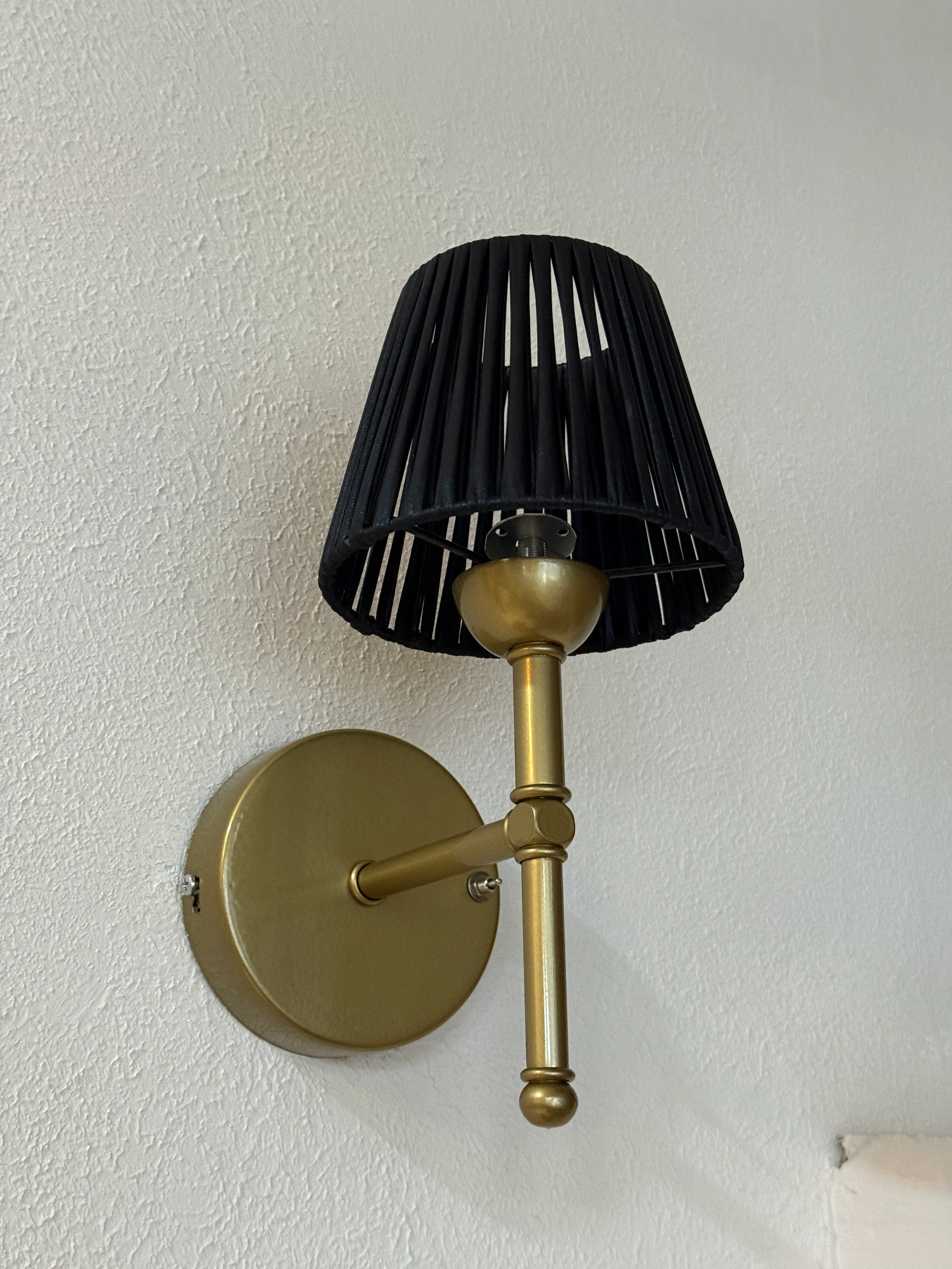 Siyah Deri Kablosuz Pilli Duvar Aydınlatması Aplik - Alt Eskitme Gold